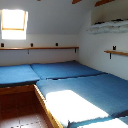 Apartman Na Farme U Koni Milesov Exterior foto